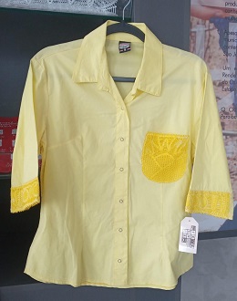 CAMISETA AMARELA COM APLIQUE - 2088